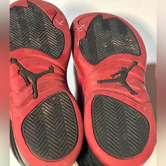 AIR JORDAN 12 retro Flu Game youth size 1.5 high tops - Picture 5 of 7